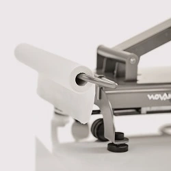 Papierrollenhalter am Untergestell Papierrollenhalter am Untergestell